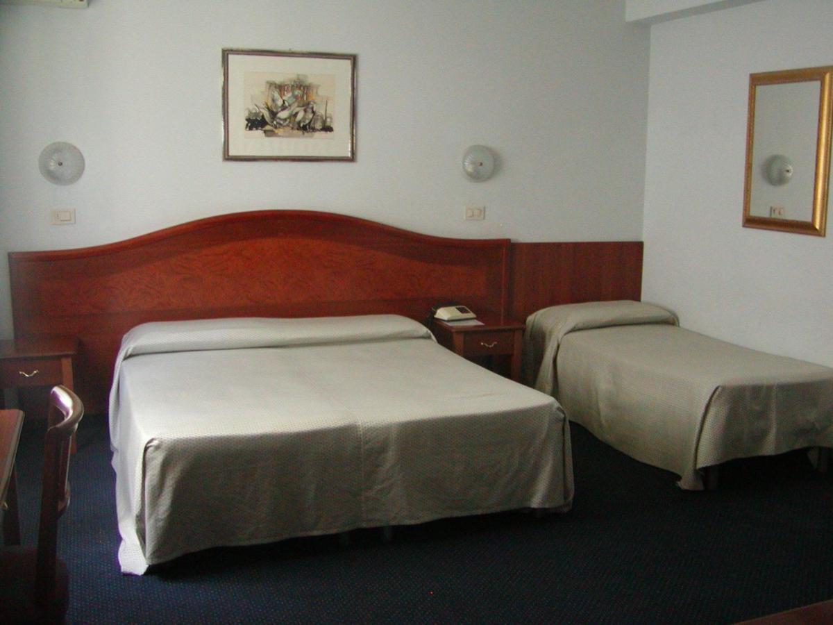 Hotel Tortorina Urbino Kamer foto